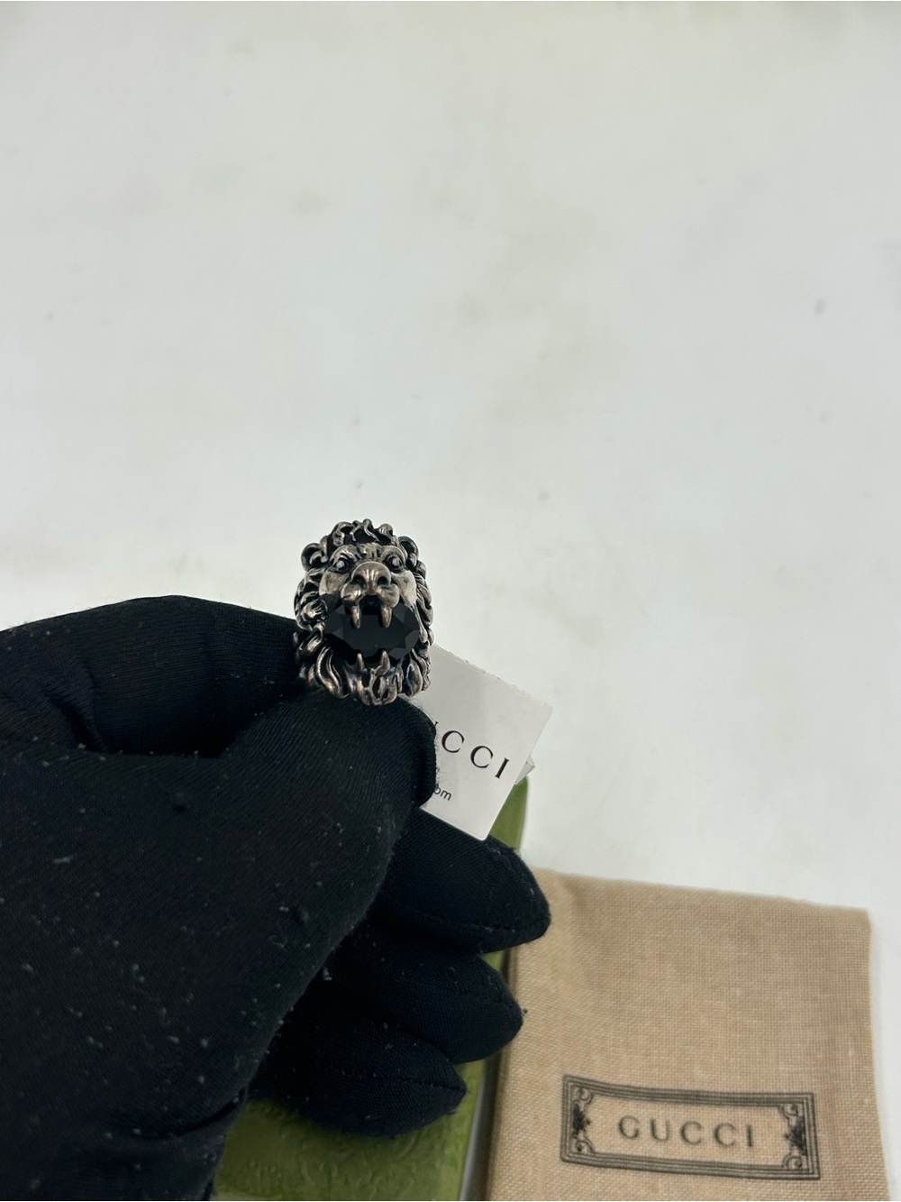 Unisex Gucci, iconic Lionhead silver ring featuring black crystal size 10 Italy - Picture 8 of 11